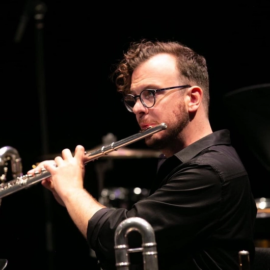 Photo of Jeffrey Stonehouse in concert