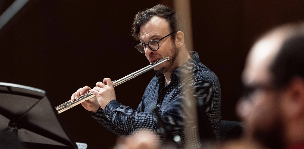 Photo of Jeffrey Stonehouse in concert